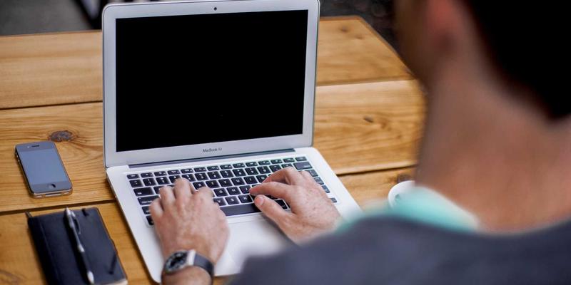 日本就职成功的关键：掌握ビジネス日本語，提升邮件、电话与敬语实战力